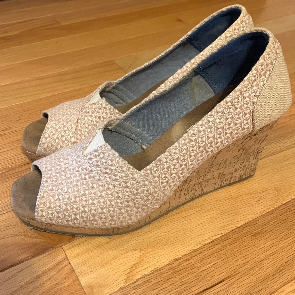 TOMS open toe wedges